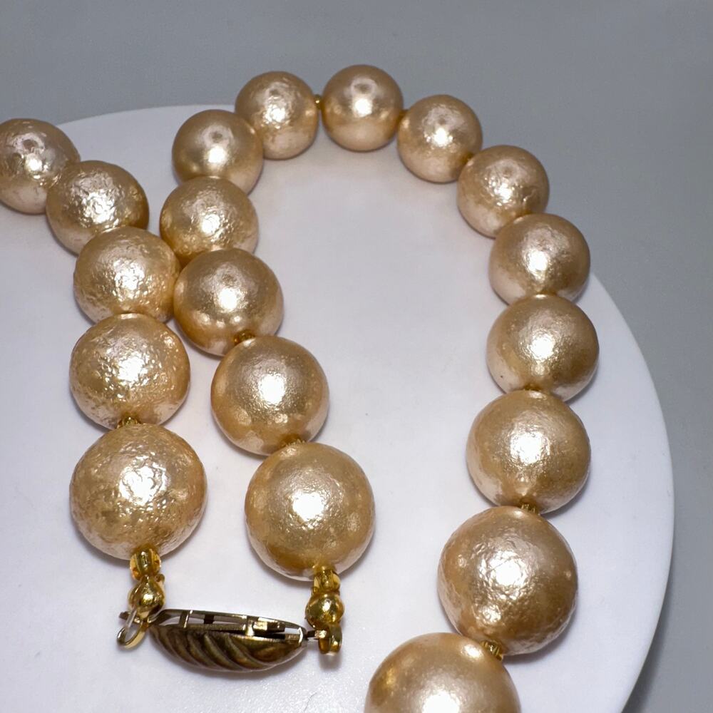 Vintage 14mm glass textured white ivory faux pearls beads beaded 18” necklace - Picture 5 of 5